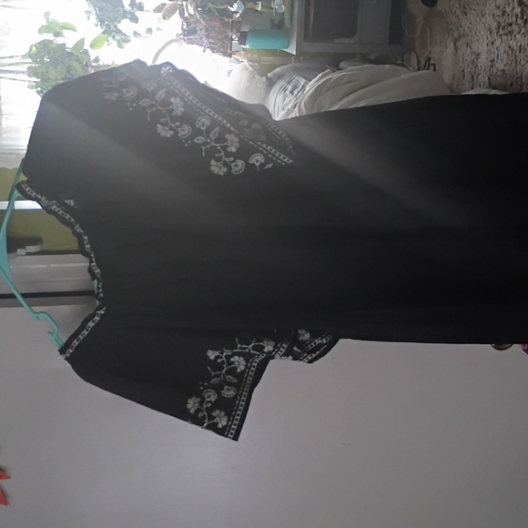 Old Navy Black Mini Dress with White Floral Details - Picture 4 of 5